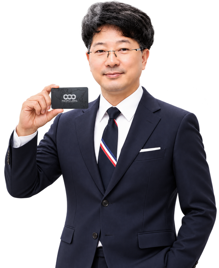 멤버십 카드를 든 강현식 지사장